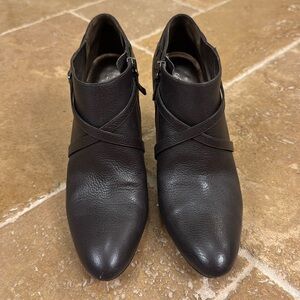 Brooks Brothers leather high heeled ankle boots booties brown 9